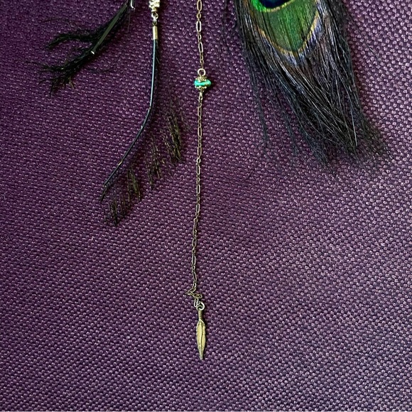 🦚 Long single handmade Peacock feather and chain earring - Picture 3 of 5